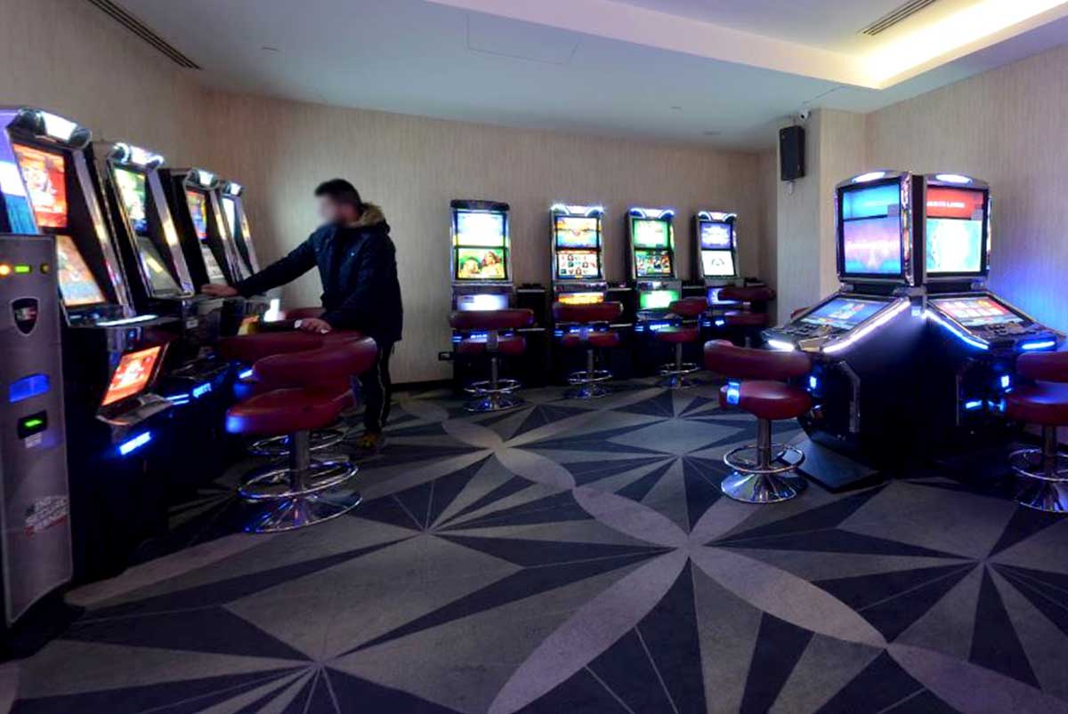 sala-slot-machines-bowling-space-cerro-maggiore-1